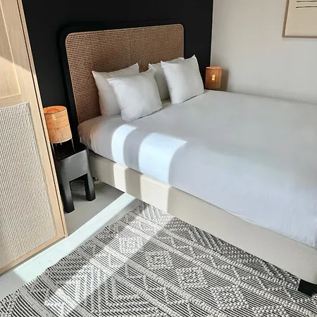 Apartament 3 Luxury Design With Airconditioning, Close To St-pieters Station
